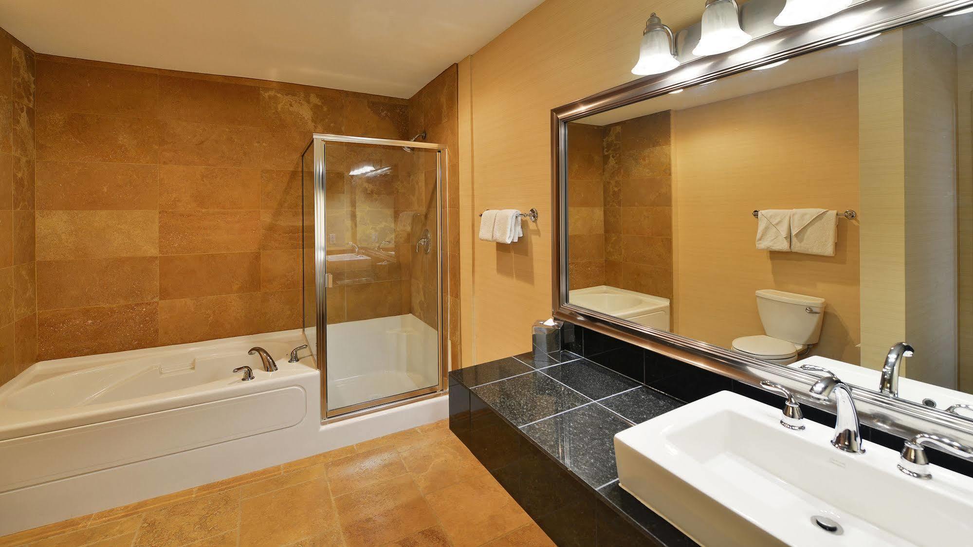 Prestige Inn Golden Kültér fotó